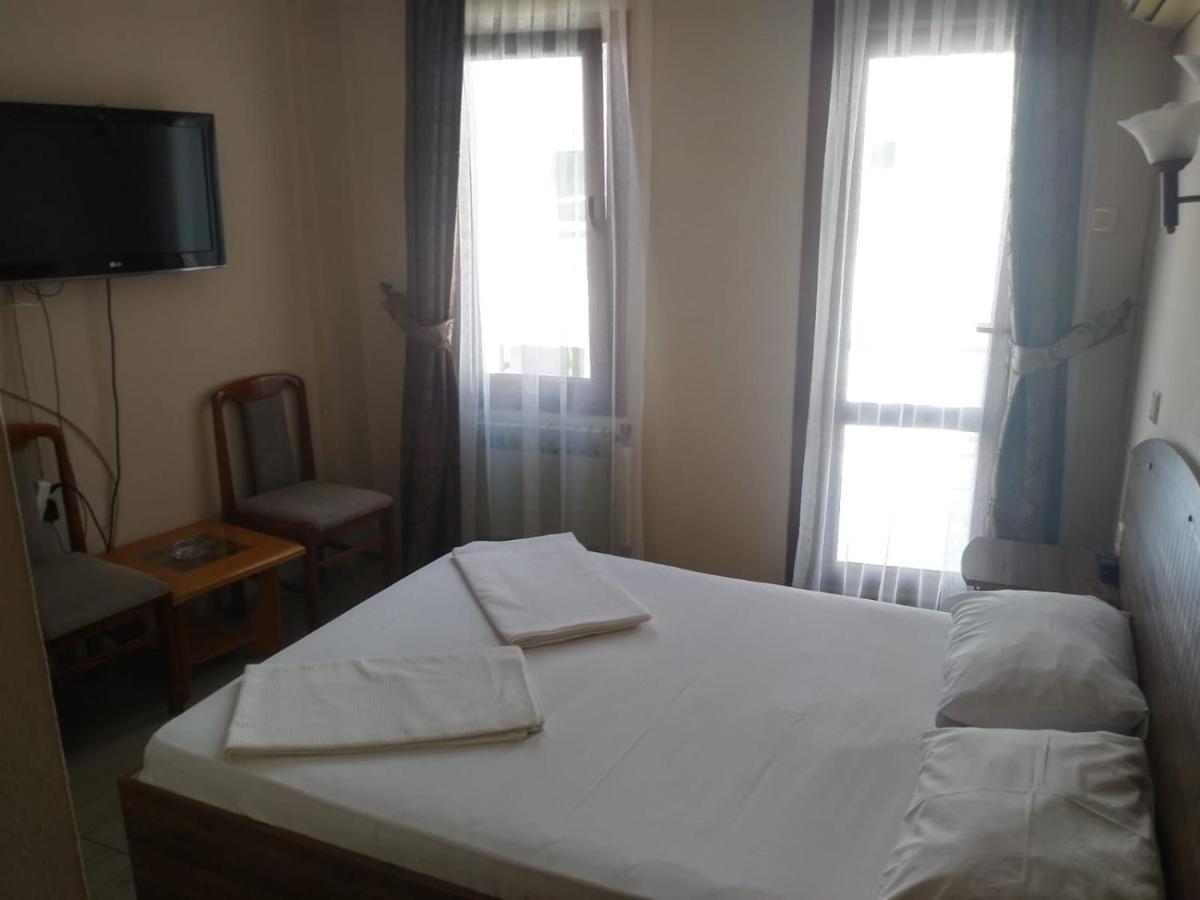 Limon Otel Foca Exteriér fotografie