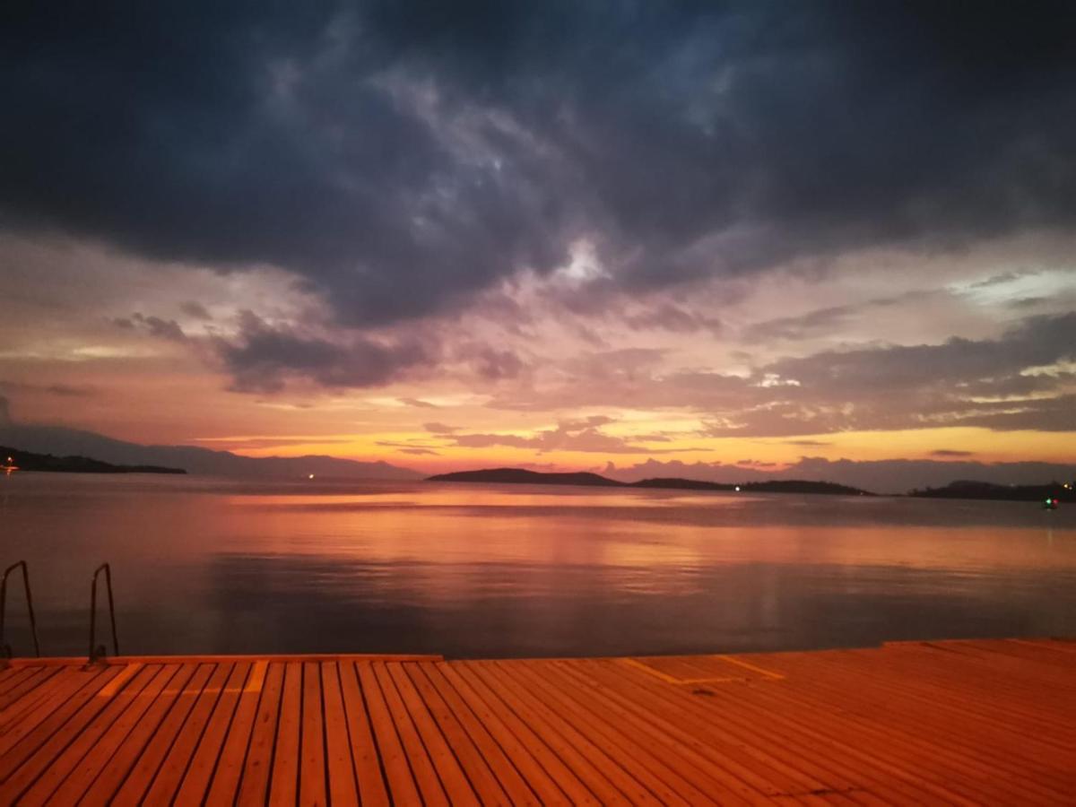 Limon Otel Foca Exteriér fotografie